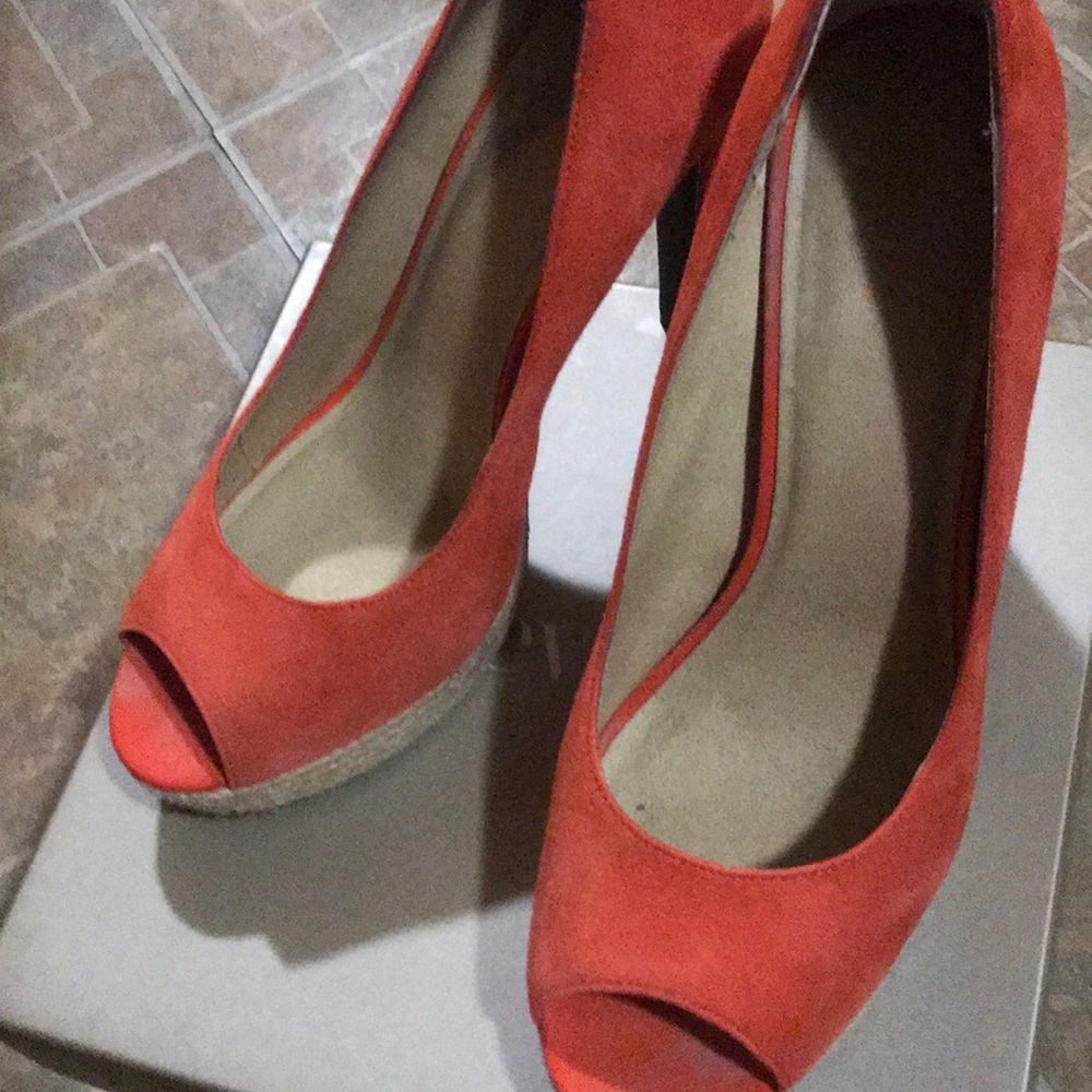 Platform Pumps - Picture 2 of 4